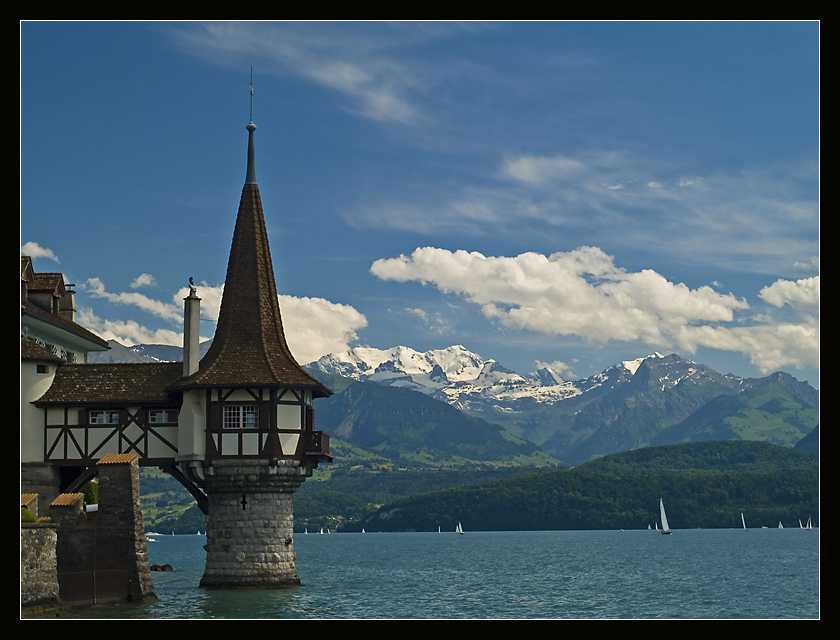 Oberhofen nad jeziorem Thuner. Szwajcaria.