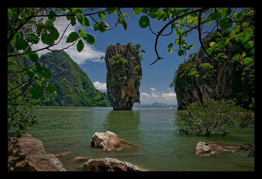 JAMES BOND ISLAND