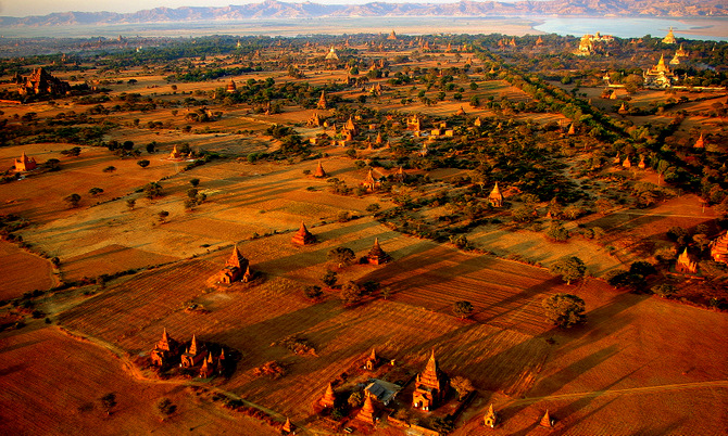 BAGAN O ŚWICIE Z LOTU PTAKA