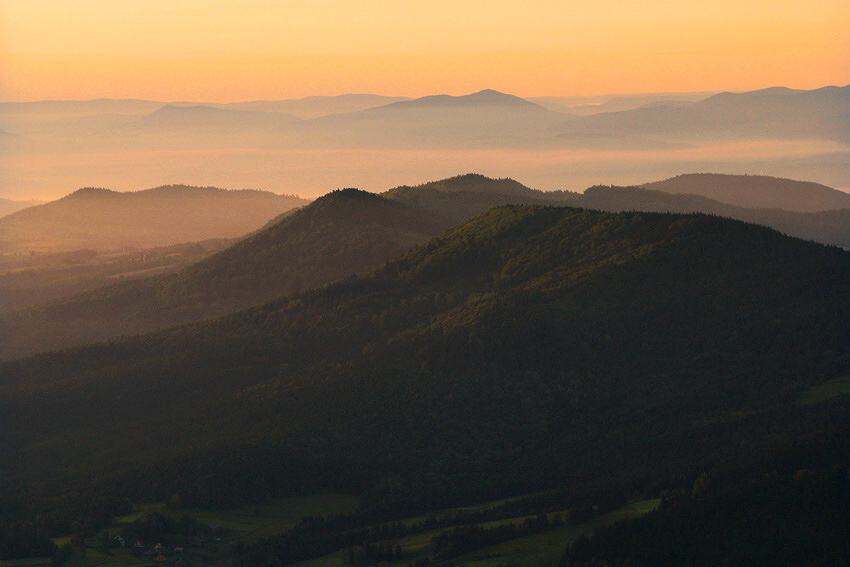 Beskid Wyspowy o świcie