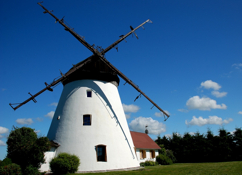 wiatrak holenderski w Lędzinie k/Niechorza