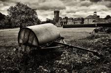 Pod zamkowy nieład - Swinton Castle UK