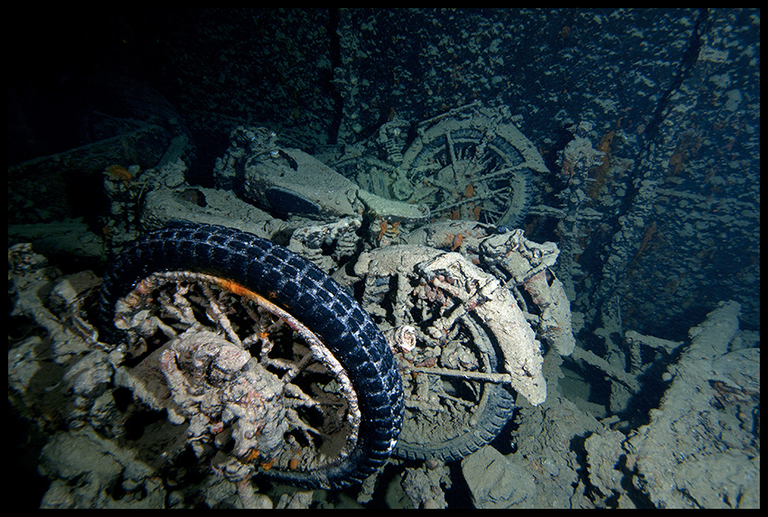 sklep motocyklowy...ładownia Thistlegorm