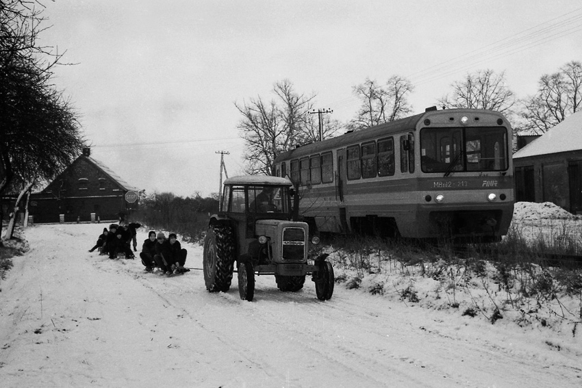 Kulig przy wąskotorówce