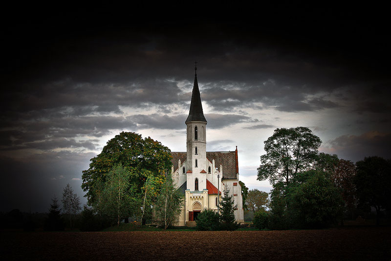 Kosciół w Polu