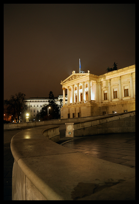 Wiedeń nocą - Parlament