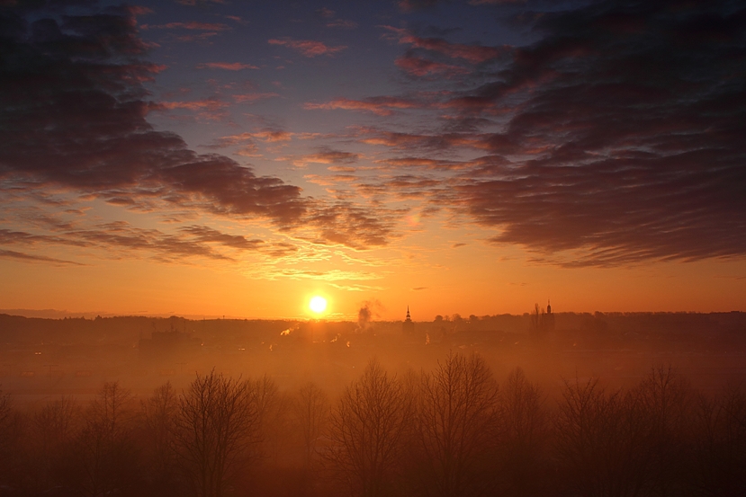 Orzeźwiający ranek nad miastem