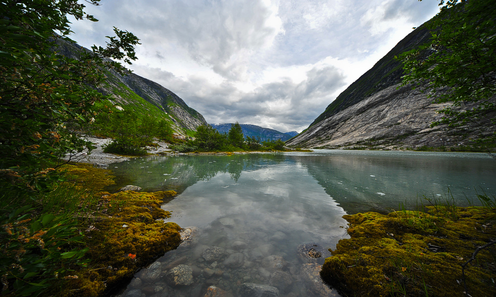 Norwegia - ujście jęzora lodowca Jostedalsbreen