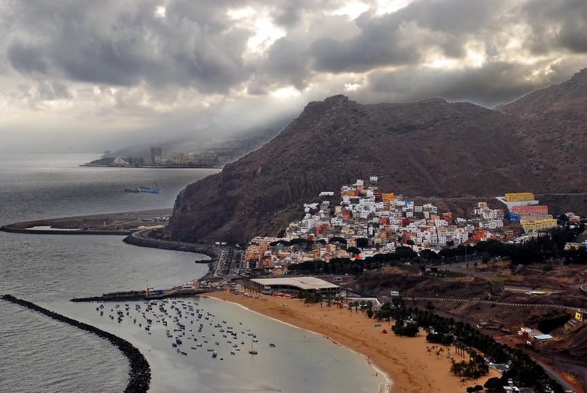 ...playa de las teresitas