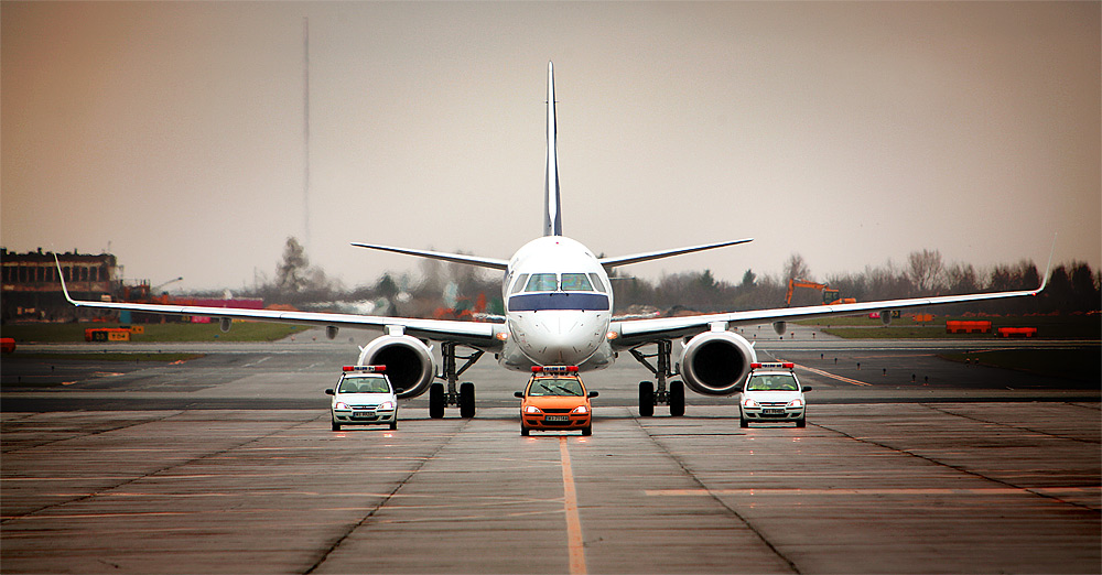 EMBRAER 195