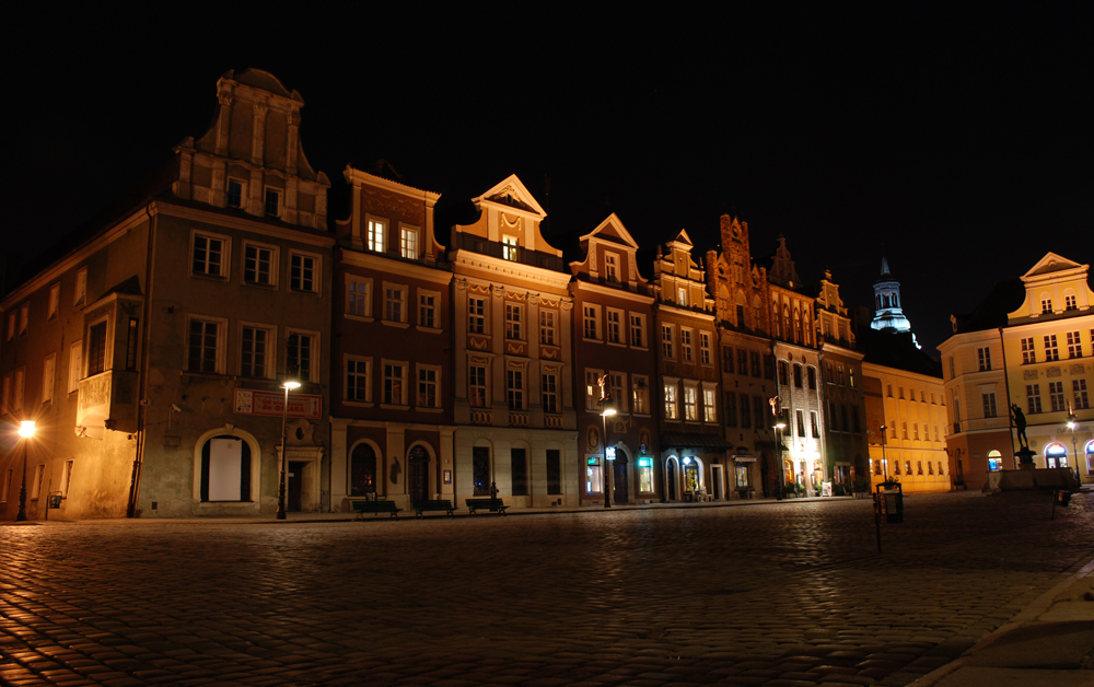 poznań nocą