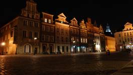 poznań nocą