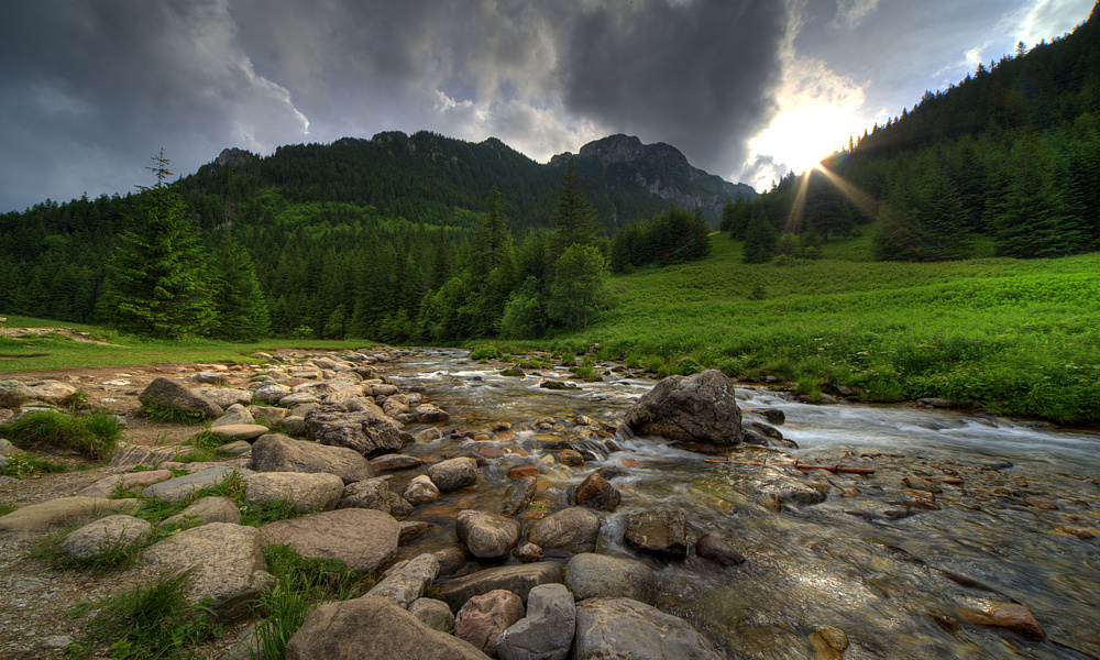 Tatry - Dolina Kościeliska przed burzą