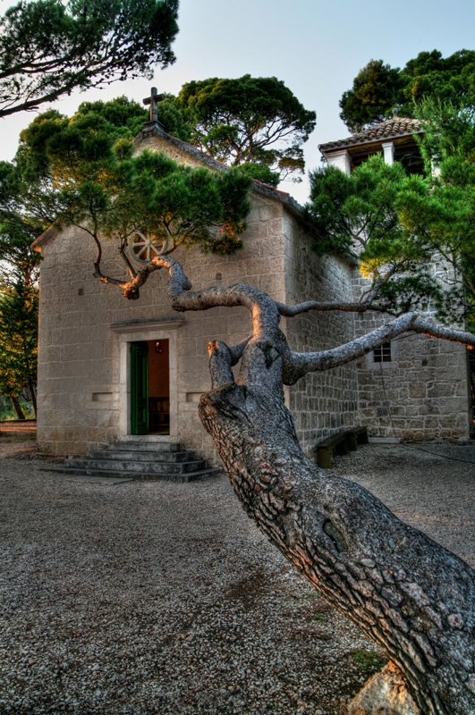 Brela (Chorwacja, Riwiera Makarska),  mały kościółek z XIX wieku