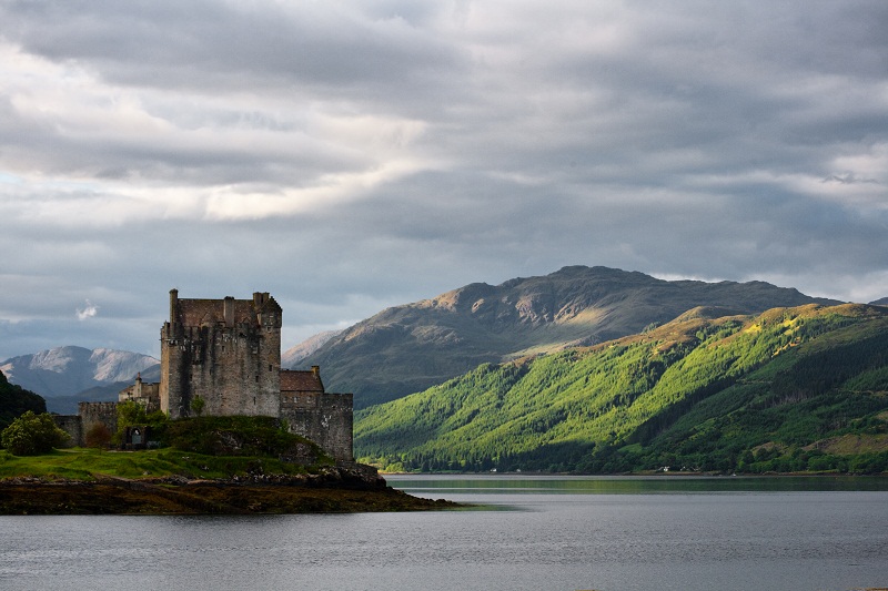 Eilean Donan Castle z dalszej perspektywy:)