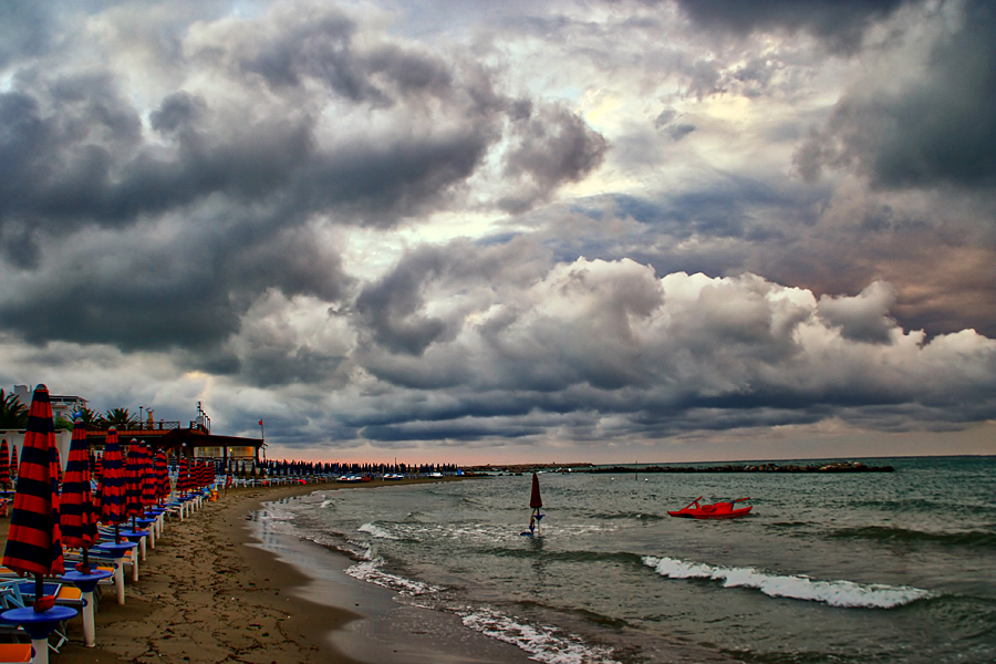 Burza nad plażą