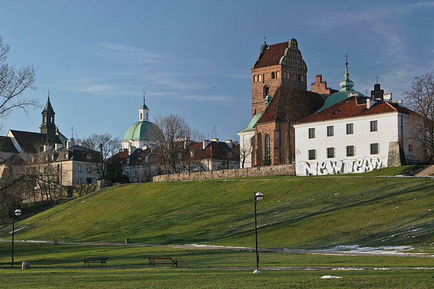 PATRZĄC Z WISŁOSTRADY NA WARSZAWSKIE NOWE MIASTO - 3 KOŚCIOŁY