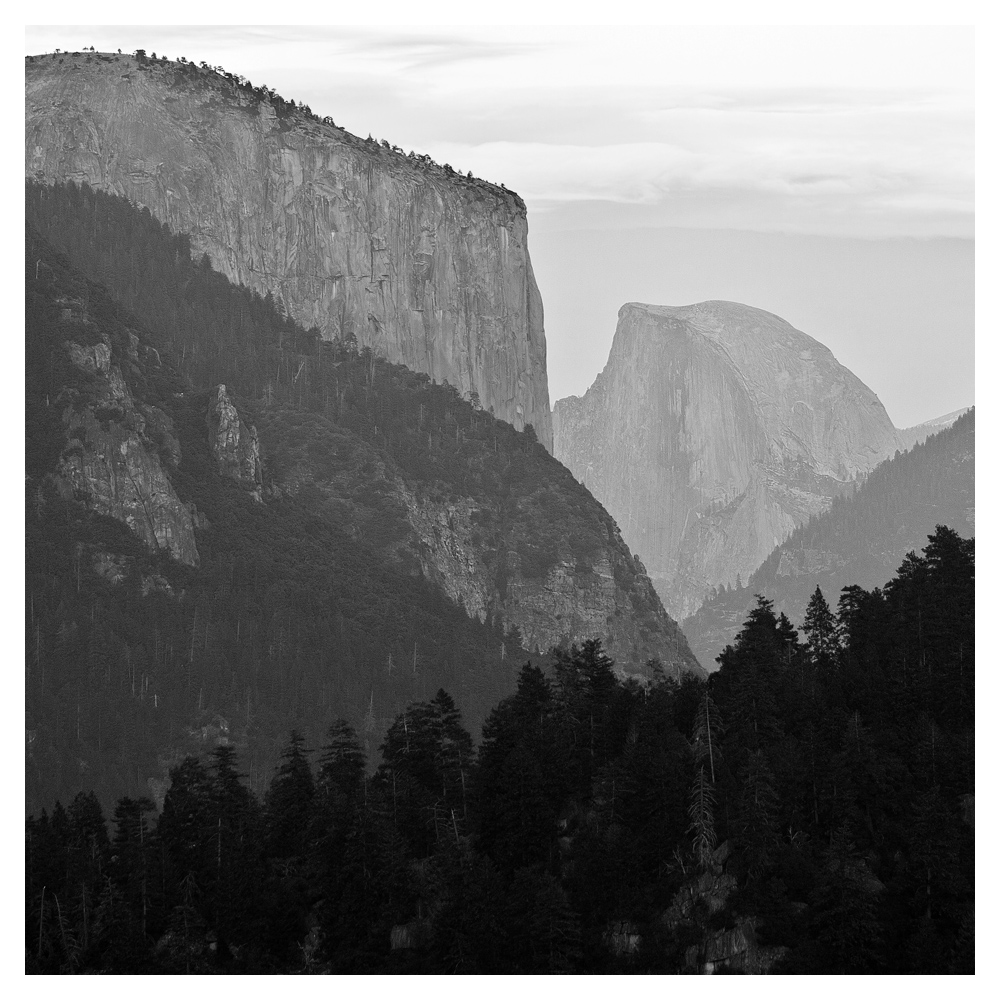 El Capitan (po lewej) i Half Dome (po prawej), Yosemite Park, California