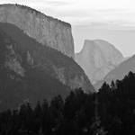 El Capitan (po lewej) i Half Dome (po prawej), Yosemite Park, California