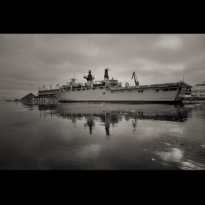 HMS Bulwark (L15)