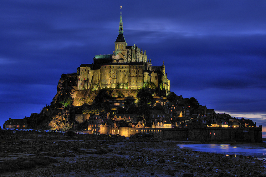 Mont-Saint-Michel nocą