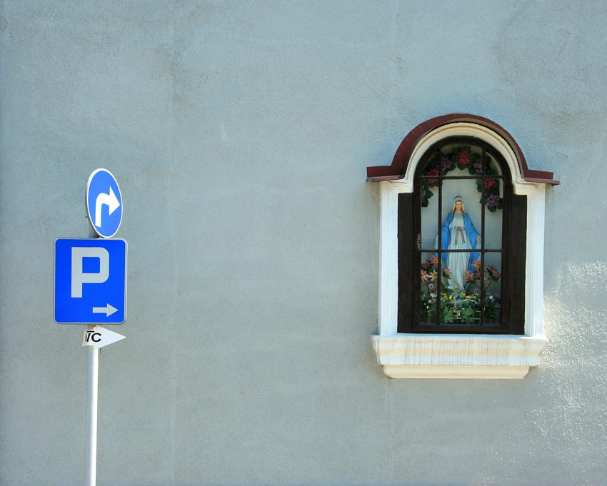 ... parking pod najświętszym wezwaniem ...