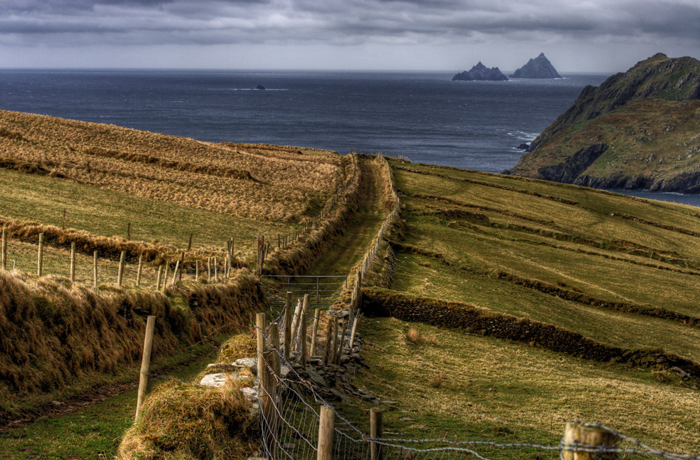 Droga z Skellig Michael w tle