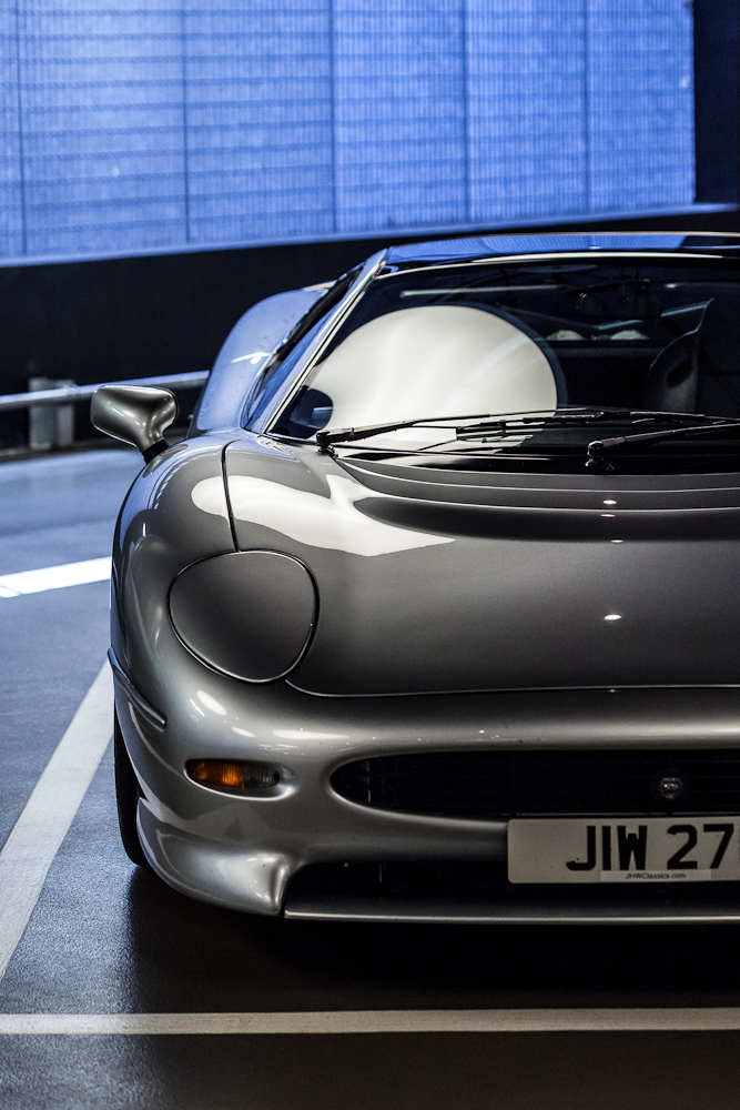 Jaguar XJ220