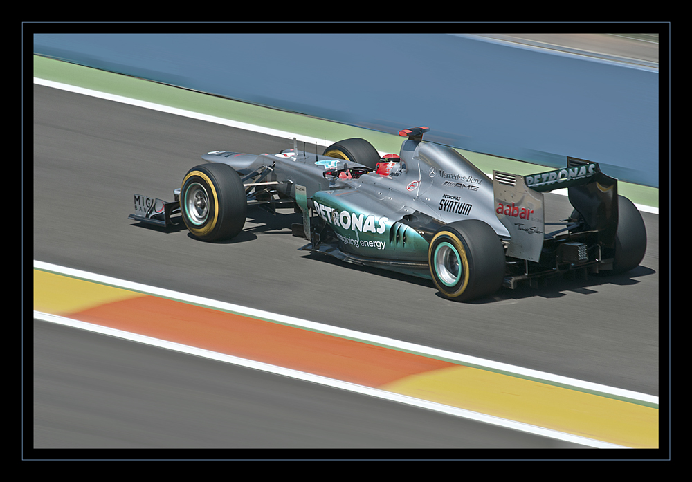 Mercedes - Benz AMG Petronas...