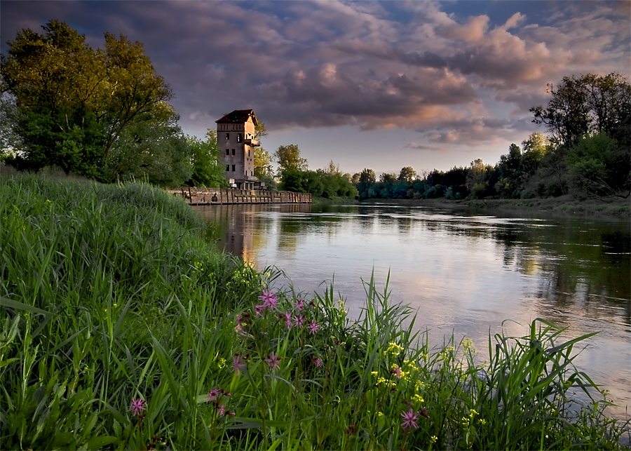 port rzeczny....