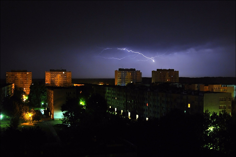 ...pierwsza-trzydzieści ... nad Oławą... I