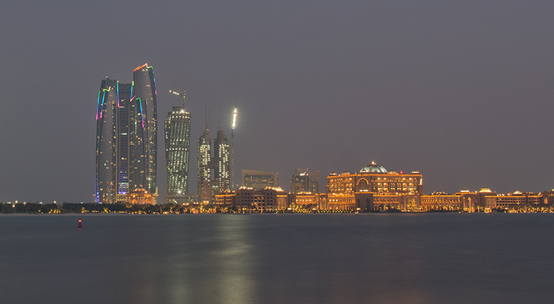 Abu Dhabi nocą