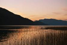 Lac du Bourget o zachodzie słońca.