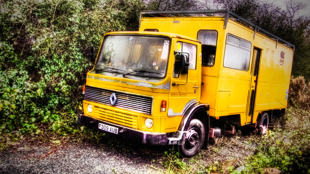 ..Renault.. on the field...