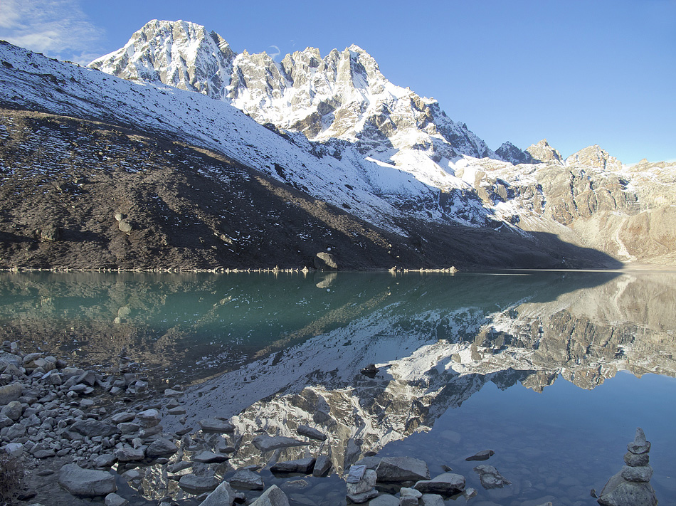 Wschód słońca nad jeziorem Gokyo