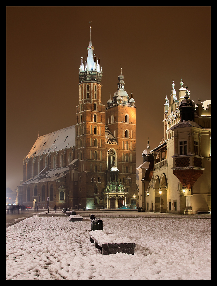 ...takie moje krakowskie...nocą w rynku....