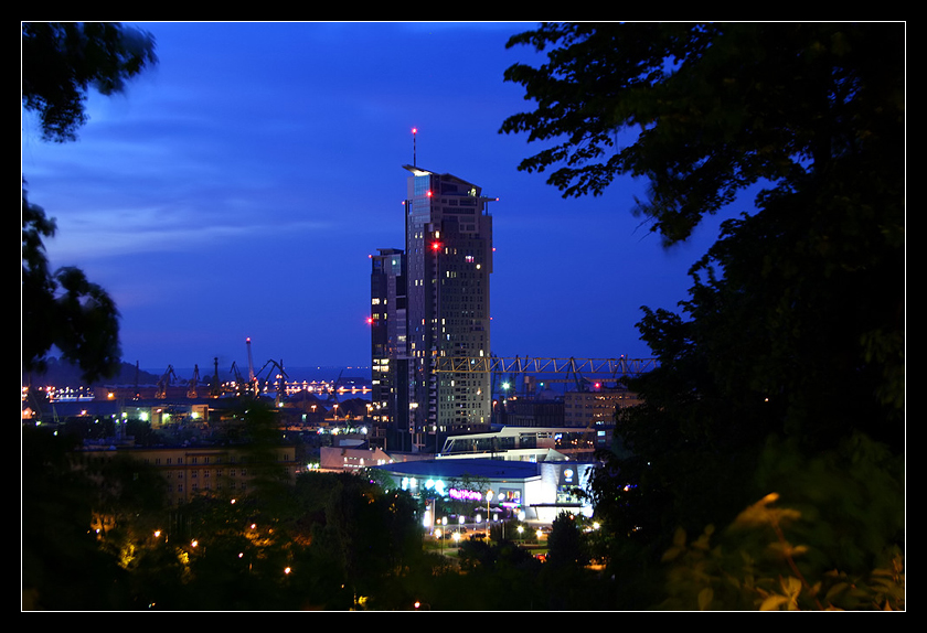 Podglądanie zza krzaków