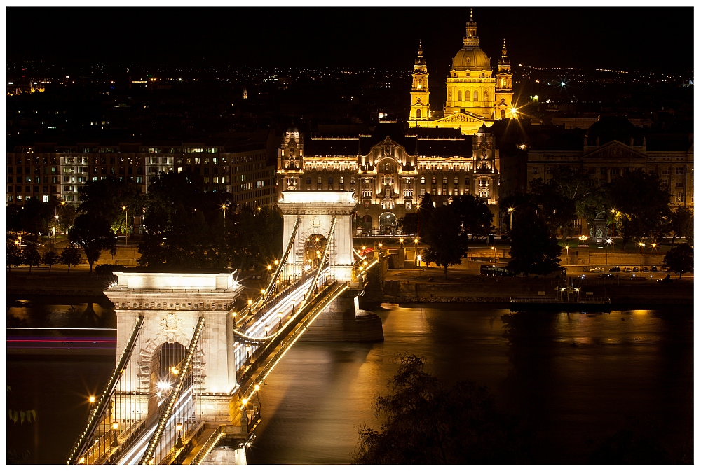 Budapest by night - Széchenyi lánchíd