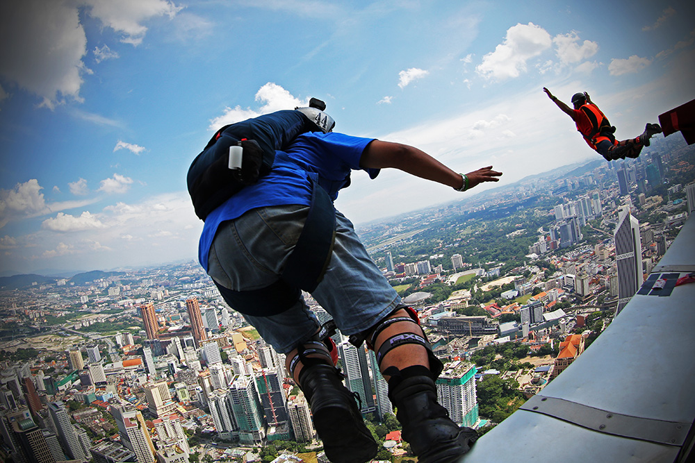 KL BASE JUMP