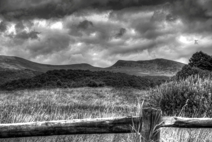 Bieszczady, widok na Tarnicę z Wołosatego