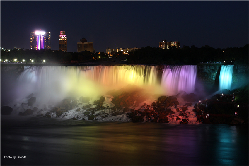 Wodospady Niagara Nocą