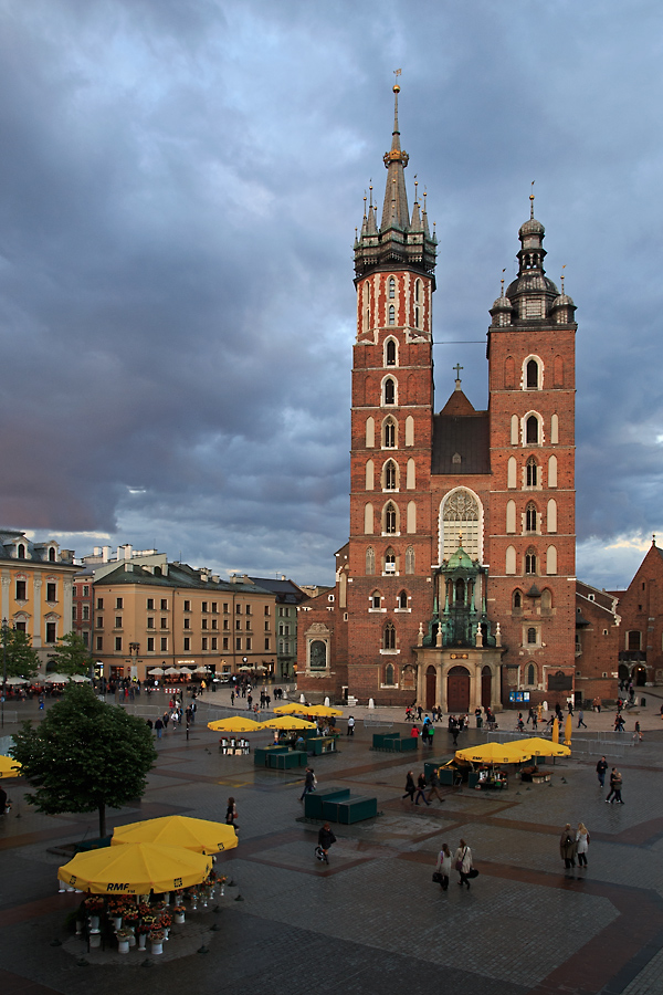 ...takie moje krakowskie...burzowe miasto.