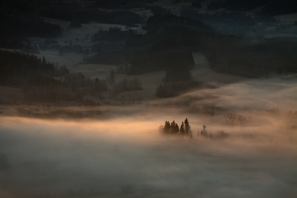 A Floating Mist That Circles Shadows