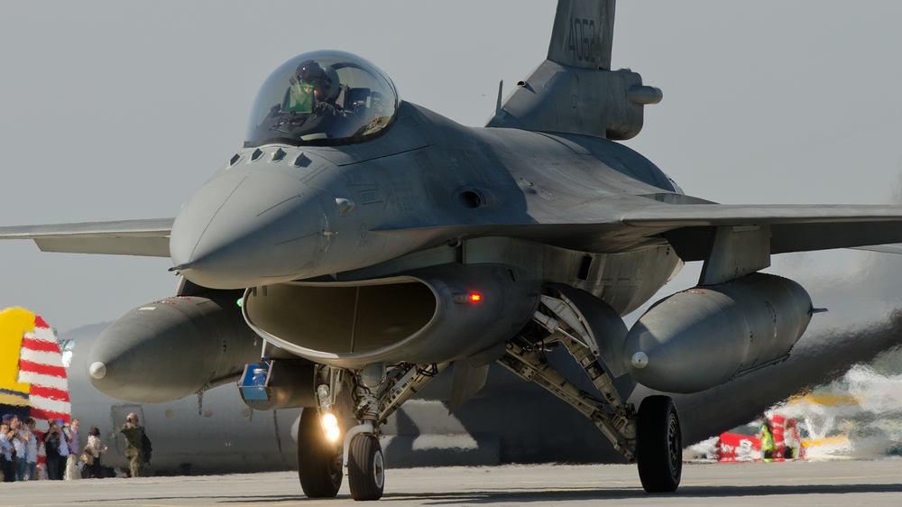 F-16