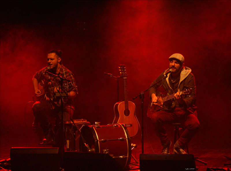 pan skubas z kolegą... gitarami i bębenkiem