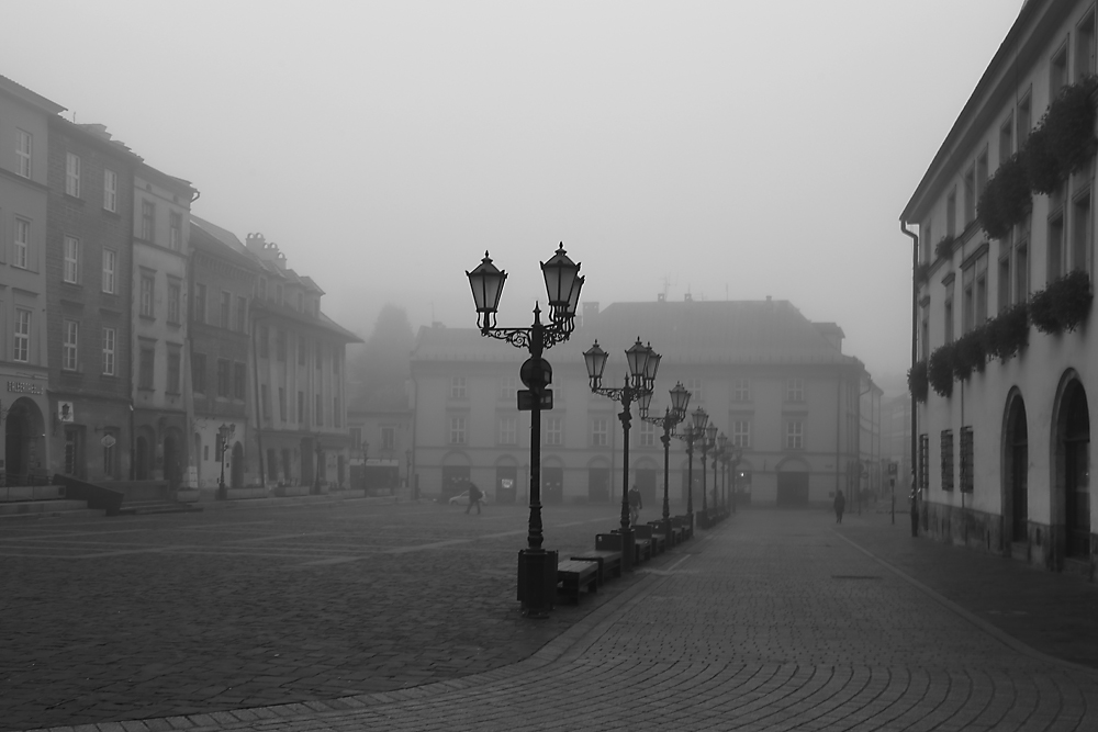 ...takie moje krakowskie...mglisty Mały Rynek o świcie.