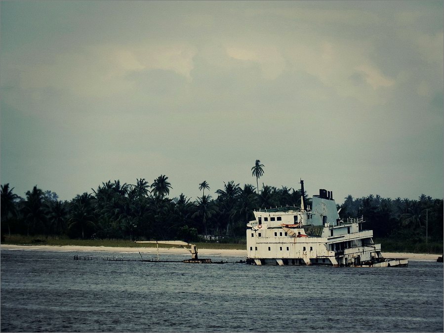 White submarine