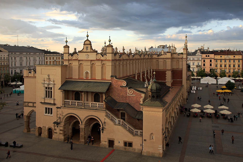 ...takie moje krakowskie...Rynek Główny przed burzą...