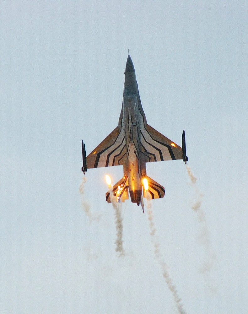 F-16 AM