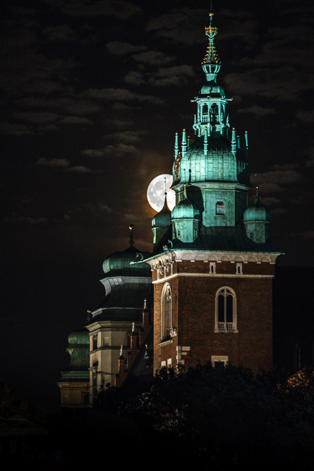 Wawel księżycową porą